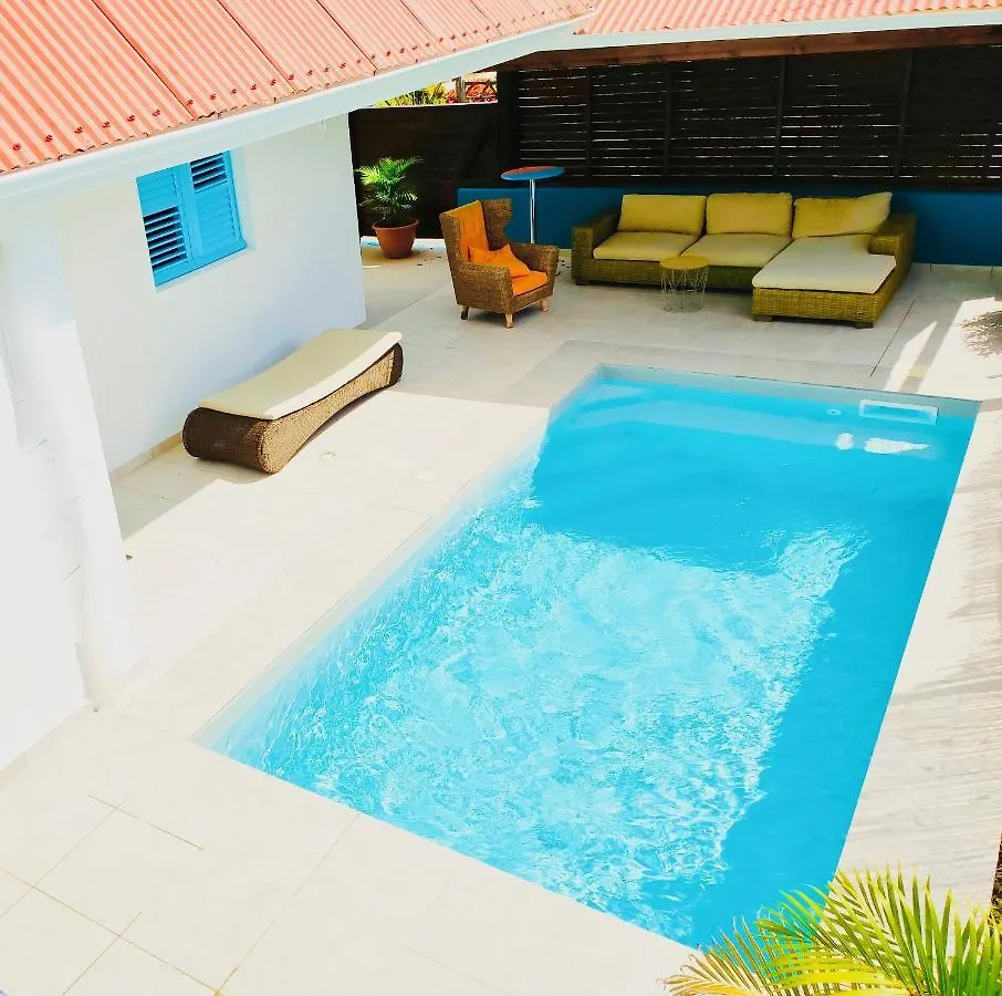 Location Maison Bleue avec piscine privative au Carbet Martinique Le Carbet Hébergement de vacances