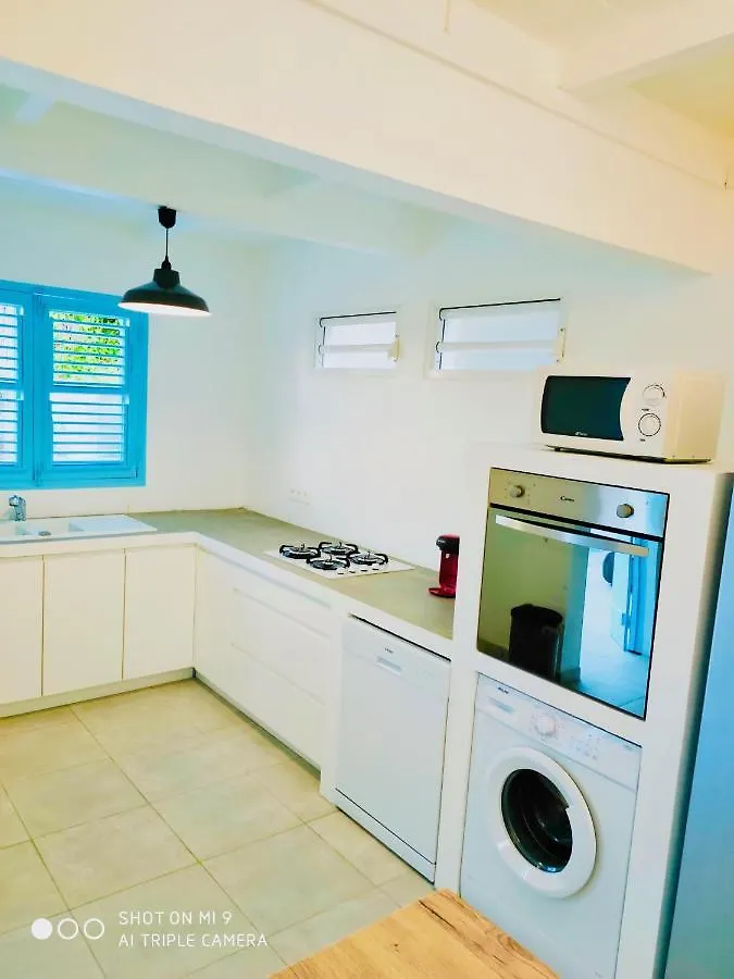 Hébergement de vacances Location Maison Bleue avec piscine privative au Carbet Martinique Le Carbet